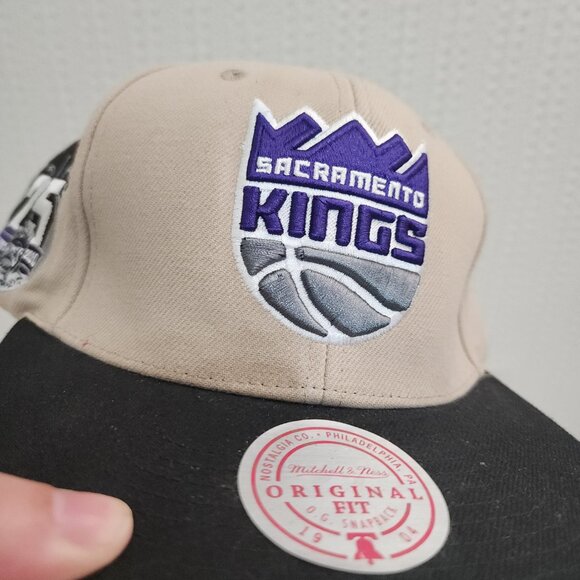 Mitchell & Ness 2010 Sacramento Kings Snapback Hat - Picture 3 of 13